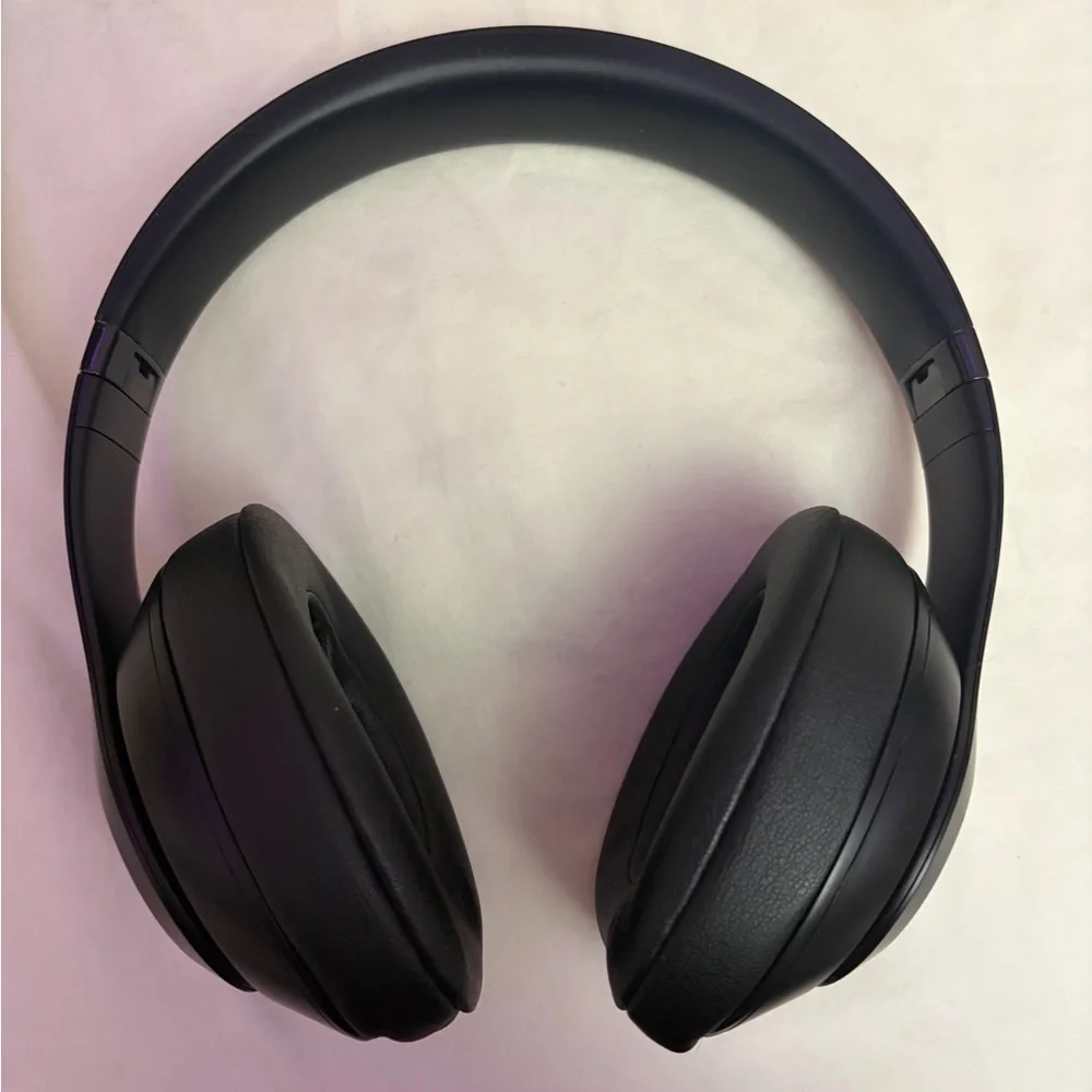 Beats Studio3 Wireless Over-Ear Noise Cancelling Bluetooth Headphones - Picture 5 of 10